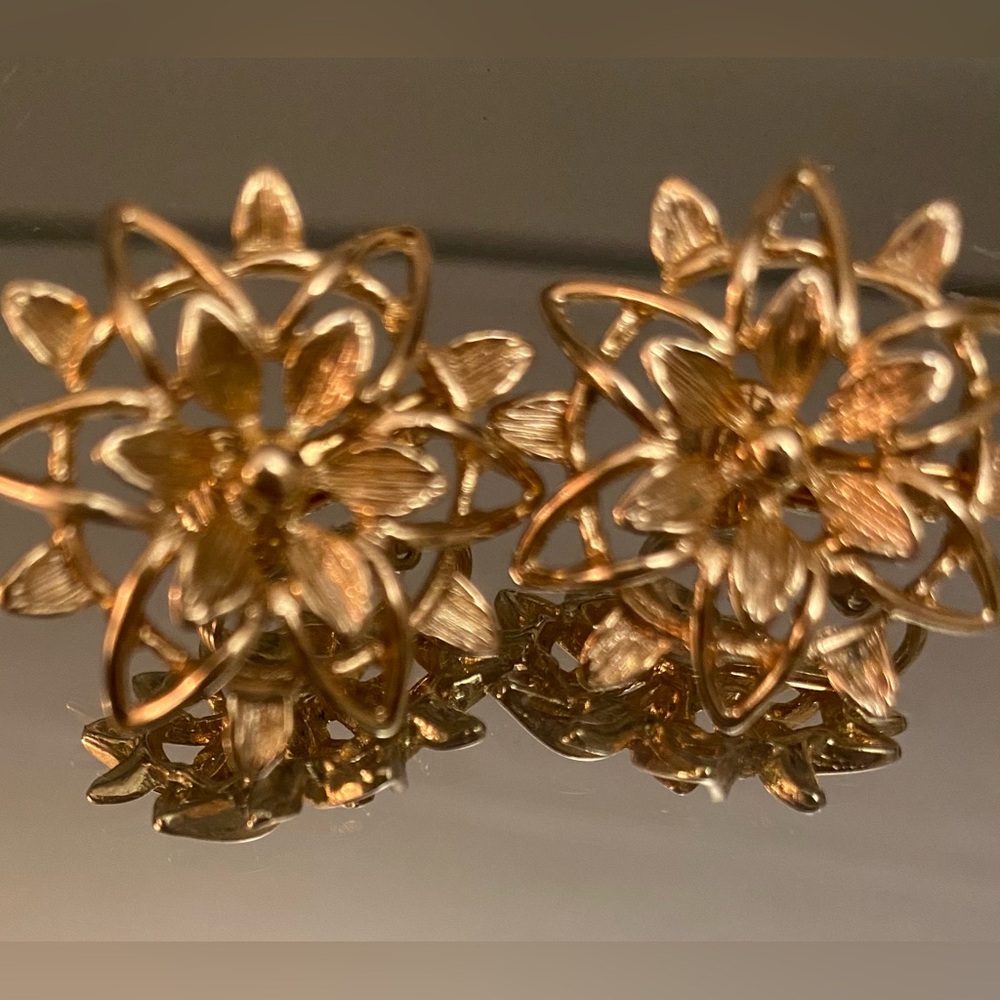 Sarah Coventry Gold Tone Floral Earrings